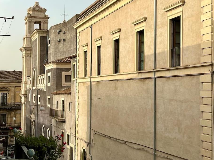 L' Angolo Dei Benedettini Appartamento Catania